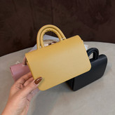 کیف دستی دخترانه پاسپورتی دسته دار مینیمال
