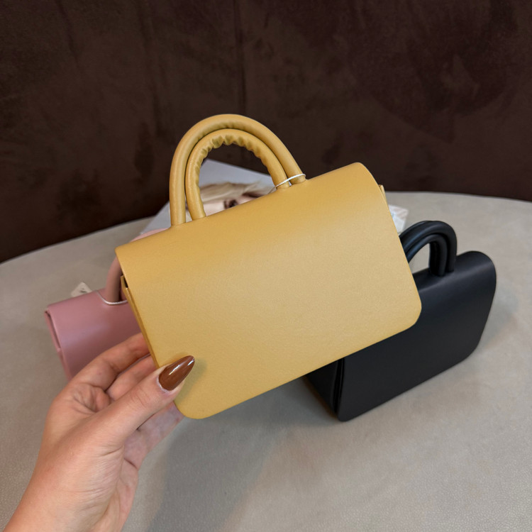 کیف دستی دخترانه پاسپورتی دسته دار مینیمال
