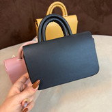 کیف دستی دخترانه پاسپورتی دسته دار مینیمال