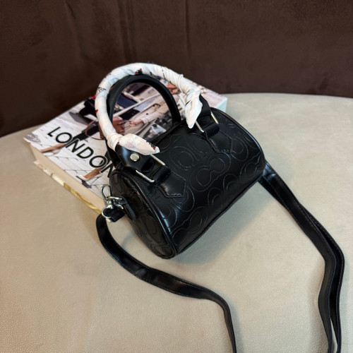 کیف دخترانه شالدار طرح کوچ